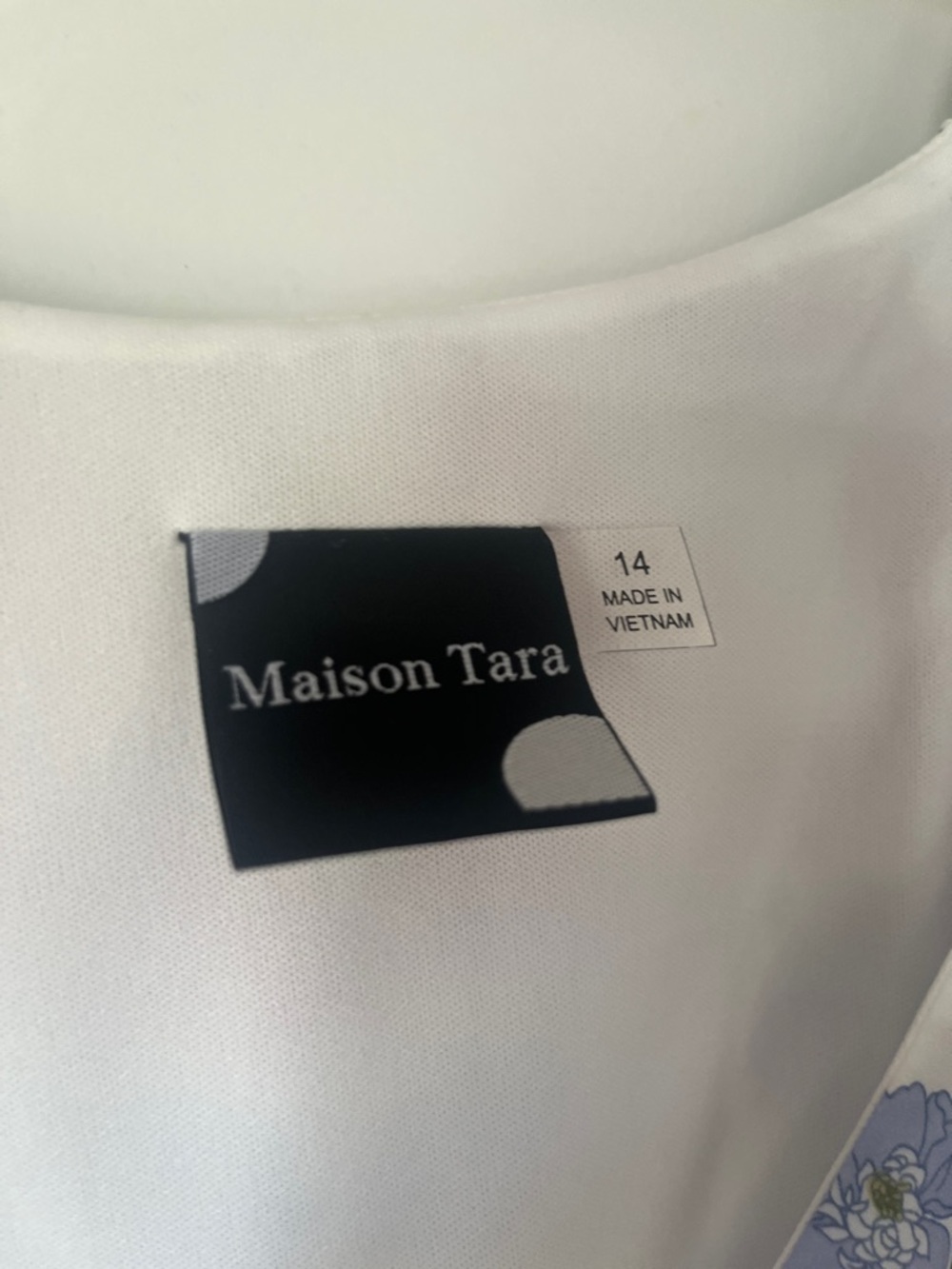 Maison Tara Floral light and airy soft spring maxi dress in ivory and lilac NWT - Picture 6 of 11